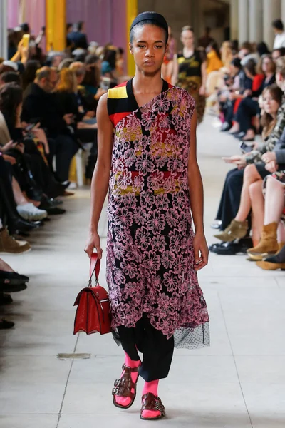 Look 11